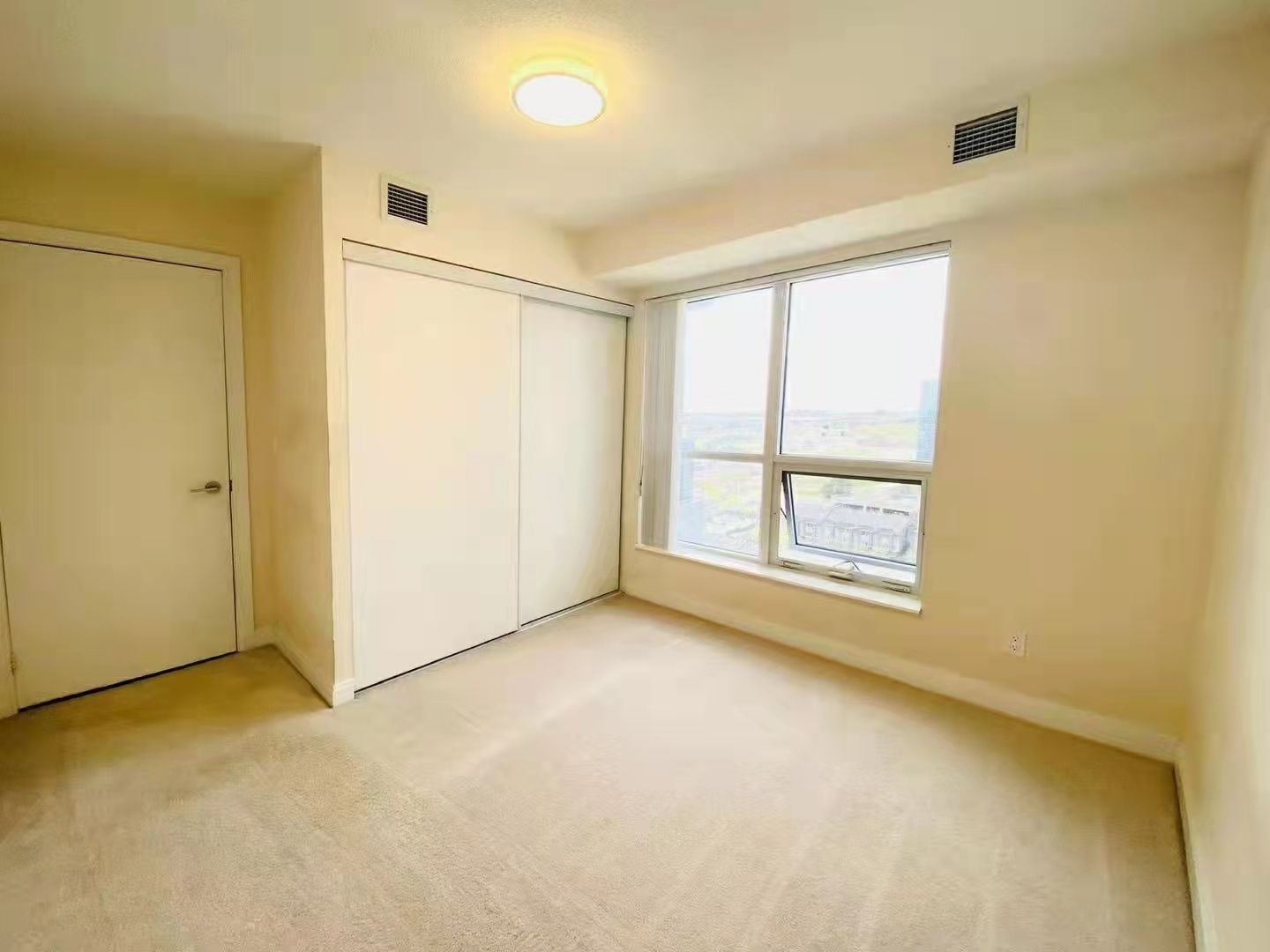 多伦多租房，住校外还是校内呢？