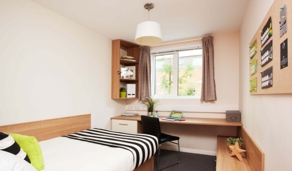 Luton student accommodation near top universities,Student shared apartments Luton pricing