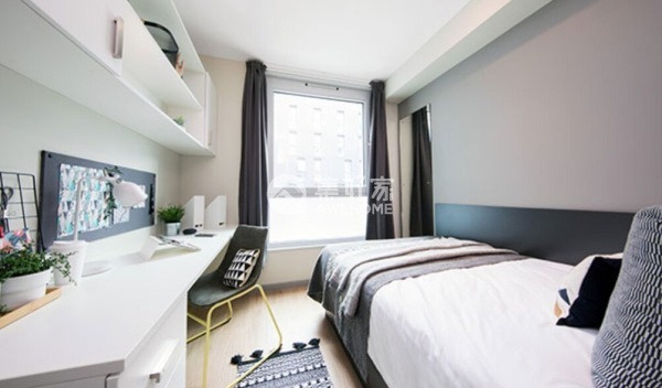 Advantages of en-suite rooms in London student housing,Yearly student housing lease costs London