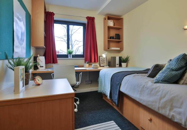 Steps to rent a student property in Cardiff,Cardiff student accommodations near public transport.