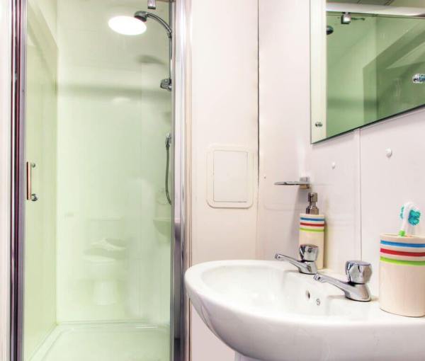 Advantages of en-suite rooms in London student housing,Student housing offers in London