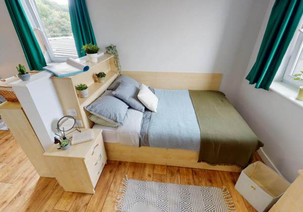 Short-term student rentals in London,London student flats with a balcony.