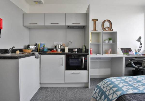 London student accommodation cultural integration tips,Do London student apartments have air conditioning?