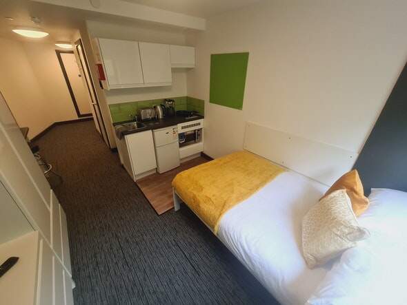 Safe areas in Reading for international students to live,Reading student accommodation monthly rent