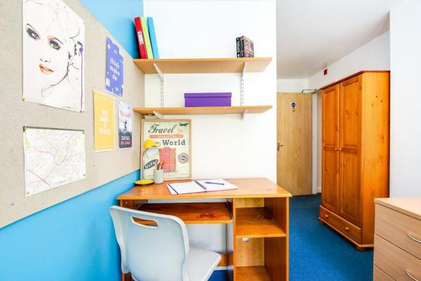 London student accommodation cultural integration tips,Is renting in London safe for students?