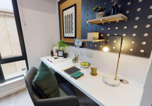 Benefits of living in a London student community,London student housing early bird discounts