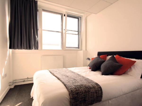 Advantages of en-suite rooms in London student housing,How comfortable are the beds in London student apartments?