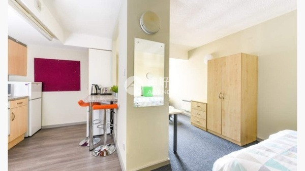 Furnished vs unfurnished student apartments in Middlesbrough,Middlesbrough student housing price range