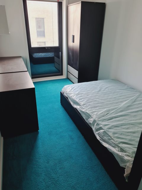 Finding roommates for Salford student flats,How comfortable are the beds in Salford student apartments?