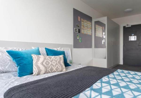 Renewing or ending a student housing lease in Bolton,Bolton student housing early bird discounts