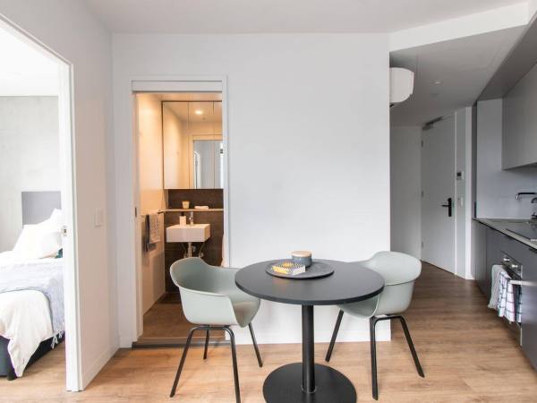 Pros and cons of NewYork student residence halls,Affordable student en-suite NewYork rentals