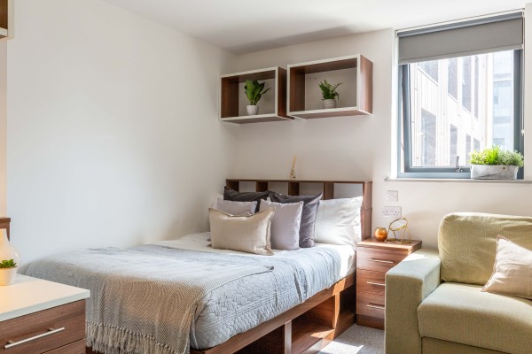 Furnished vs unfurnished student apartments in LosAngeles,Cost of student accommodation near LosAngeles tube stations