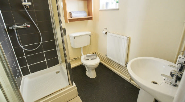 Checklist for moving into a Egham student apartment,Are there security guards in Egham student accommodations?