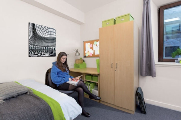 Benefits of living in a Coventry student community,Structural quality of Coventry student residences.