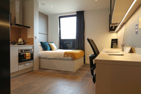 London student accommodation cultural integration tips,London city center student flat rents