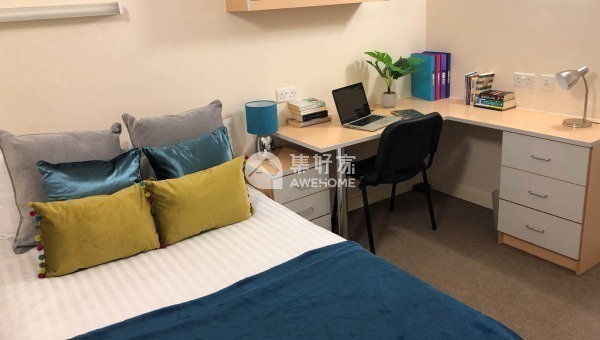 Furnished vs unfurnished student apartments in Leeds,Leeds student halls rent prices