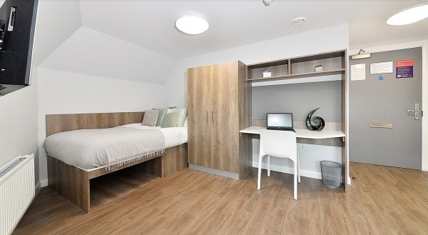 Advantages of en-suite rooms in Colchester student housing,Colchester student housing price range