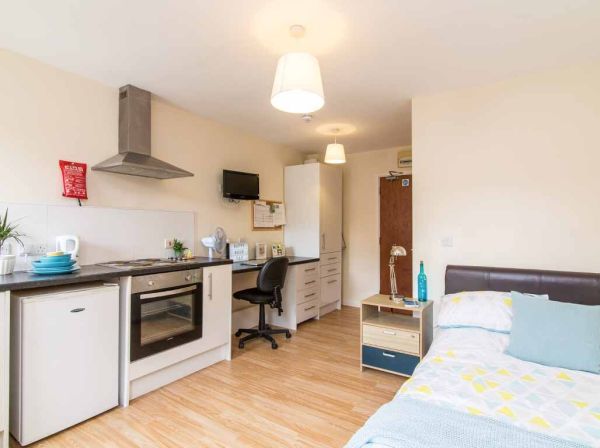 Checklist for moving into a London student apartment,Student housing offers in London