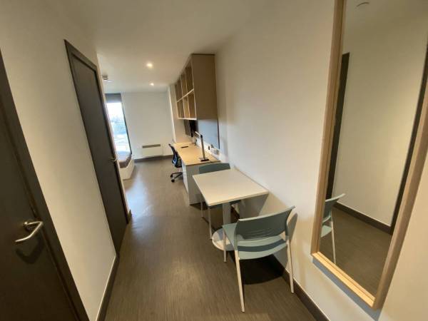 Advantages of en-suite rooms in Chester student housing,Budget-friendly student hostels in Chester