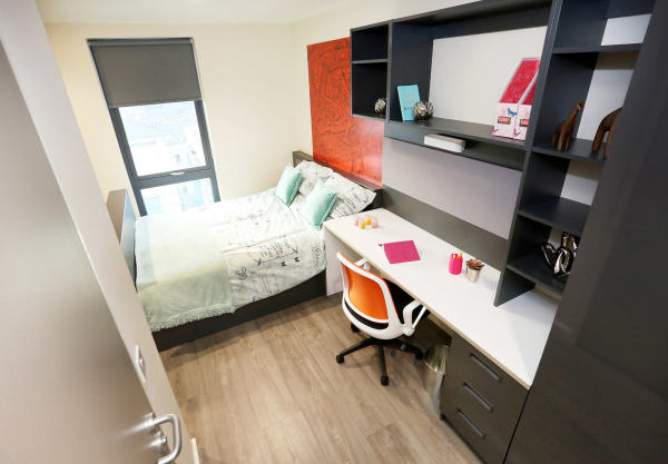 Maintenance requests for London student flats,Economical student apartments in London