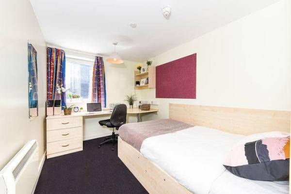 Durham student accommodation near top universities,Durham student flats with a balcony.