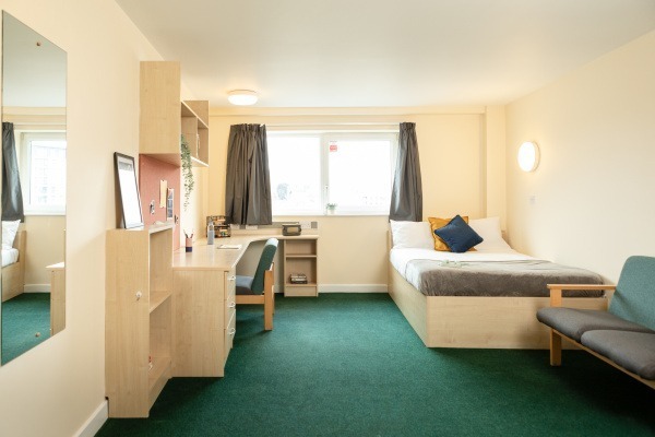 Advantages of en-suite rooms in London student housing,Best deals for student accommodation in London