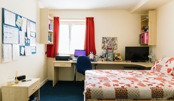 Sydney student accommodation application process,How safe is the surrounding area of Sydney universities?