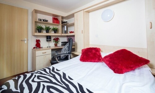 Best time of year to look for student housing in Leeds,Yearly student housing lease costs Leeds