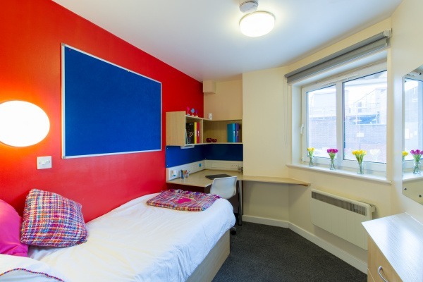 Things to check before signing a lease in Melborune,Best value student flats in Melborune