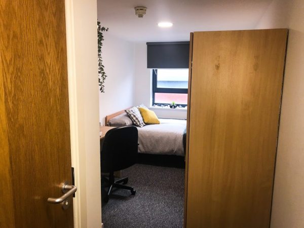 Best time of year to look for student housing in London,Cost-effective student residence London