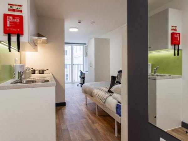 Finding roommates for London student flats,Is the water quality good in London student flats?