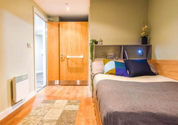 London student accommodation cultural integration tips,How comfortable are the beds in London student apartments?