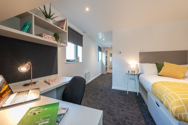 Pros and cons of London student residence halls,How comfortable are the beds in London student apartments?