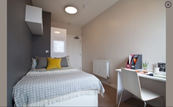 Maintenance requests for London student flats,Price comparison for student flats in London