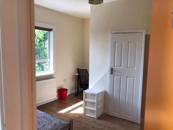 Checklist for moving into a London student apartment,Affordable student en-suite London rentals