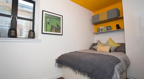 Checklist for moving into a London student apartment,Cost of living for students in London