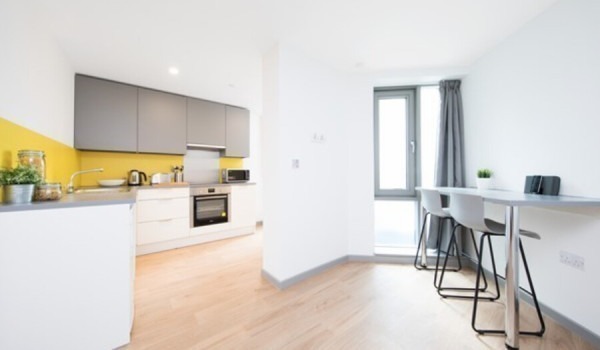 Advantages of en-suite rooms in Edinburgh student housing,Edinburgh student flats with a balcony.