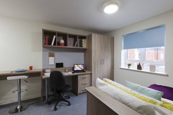 London student accommodation cultural integration tips,London student flats with a balcony.