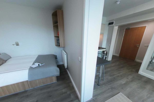 Advantages of en-suite rooms in Coventry student housing,Parking spaces in Coventry student apartments.