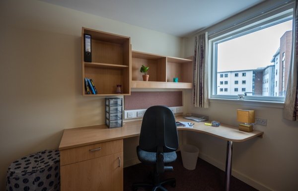 Advantages of en-suite rooms in Coventry student housing,Shared student flat monthly costs Coventry