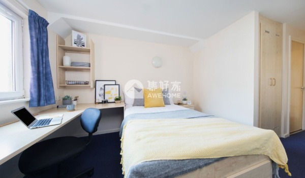 Finding roommates for Nottingham student flats,How comfortable are the beds in Nottingham student apartments?