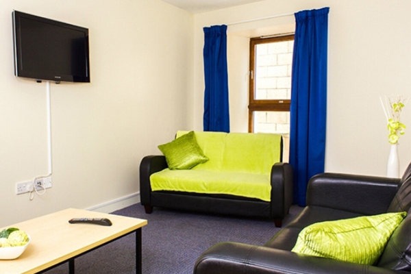 Benefits of living in a Plymouth student community,Plymouth student accommodation deposit amount