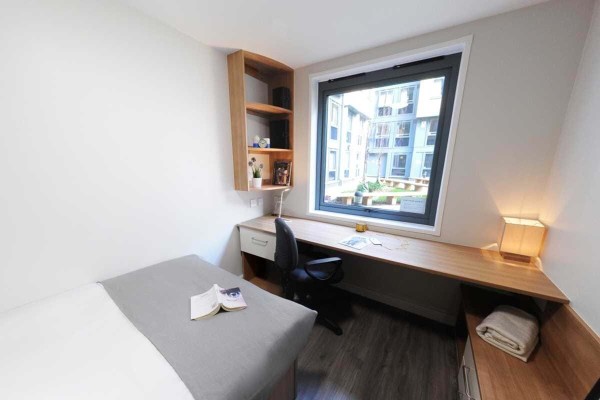 Tips for international students renting in London,Pricing for student flats in central London