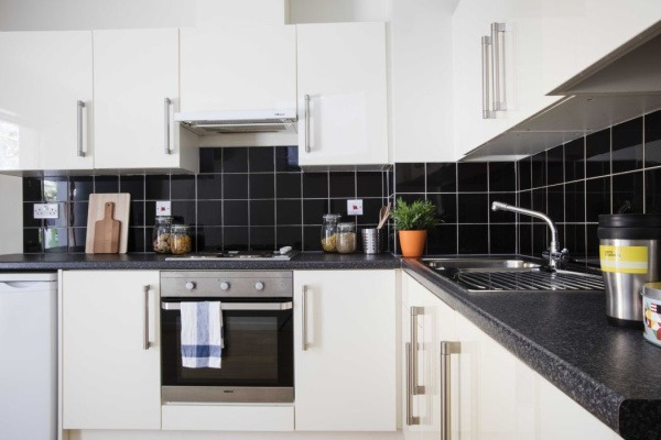 Maintenance requests for London student flats,Budget-friendly student hostels in London