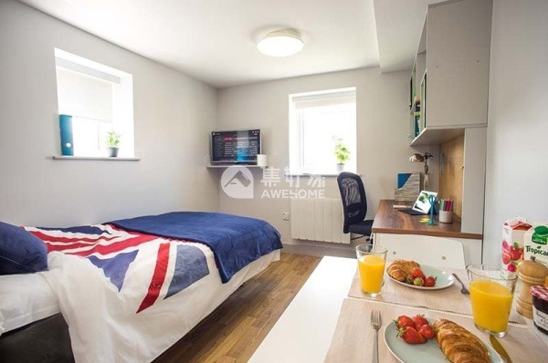 Shared student apartments in Nottingham pros and cons,How comfortable are the beds in Nottingham student apartments?