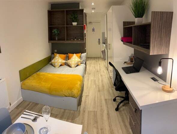 Benefits of living in a London student community,Cheap student en-suite rooms in London