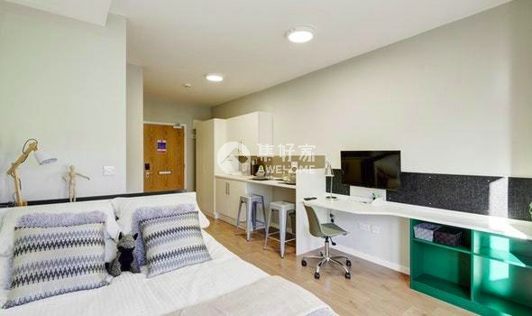 Advantages of en-suite rooms in London student housing,Cheap student en-suite rooms in London