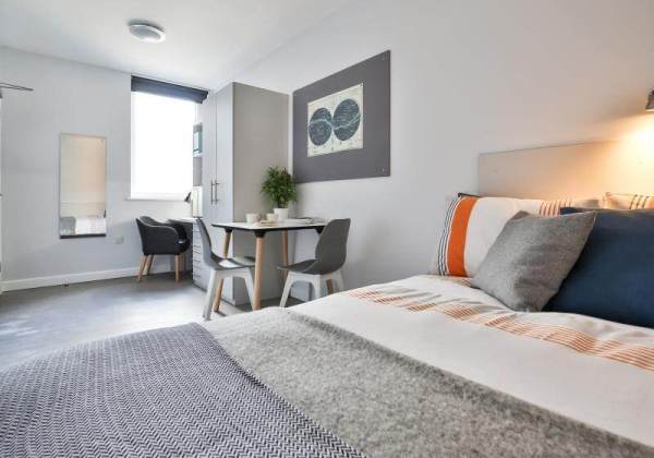 Shared student apartments in Brighton pros and cons,How comfortable are the beds in Brighton student apartments?