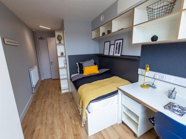 London student accommodations with gyms or fitness centers,Low-cost student flats in London