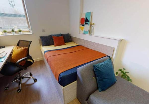 Pros and cons of Lancaster student residence halls,Is there a washing machine in Lancaster student flats?